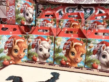 букет из курута: Подарочные новогодние наборы сладостей в коробках с ручкой (оформление — 1