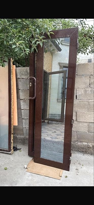 Алюминиевые стеклянные конструкции для входной группы/витражей - at lalafo.kg Алюминиевые стеклянные конструкции для входной группы/витражей -