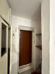 срочно продаётся 1 комнатная квартира в районе ошского рынка по улице молодая гвардия токтогула: 1 комната, 16 м², Малосемейка, 1 этаж, Косметический ремонт — 6