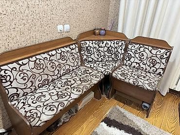 Эмерек гарнитурлары: Кухонный уголок с обеденным столом и табуретами. Состав комплекта: - — 4