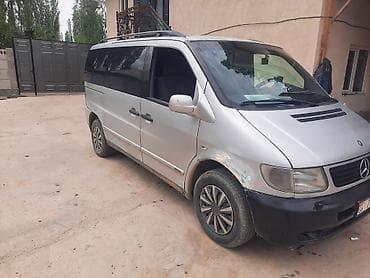 спартивный одежда: Mercedes-Benz Vito (W638) серебристого цвета, цельнометаллический — 4