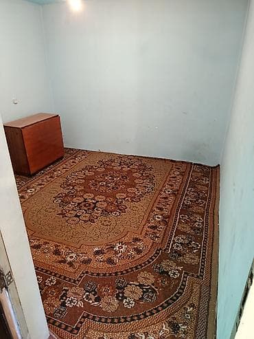двухэтажные дома: Сдаются две отдельные комнаты с прихожей в одноэтажном доме. В одном — 5