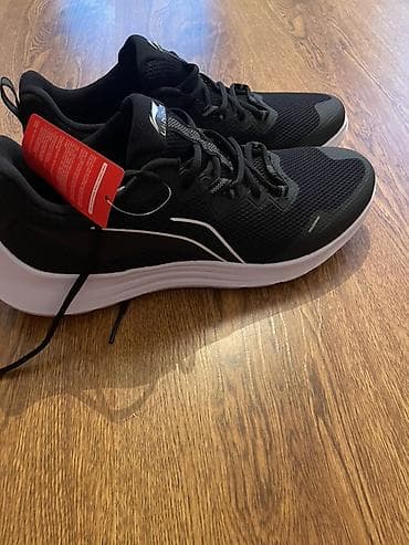 Мужская обувь: Кроссовки Li-Ning, цвет черный с белой подошвой. Размер 46. Причина — 2