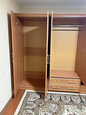 с мебелью: 🪑 Продаю мебель 🏠 🪑 Столы 🪑 Стулья 🚪 Шкаф 📦 И другие вещи для дома ✅ — 6