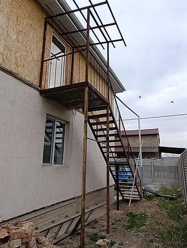 шкаф купе 3 х дверный с зеркалом: Металлическая лестница Наружные, Форма лестницы: Прямая — 2