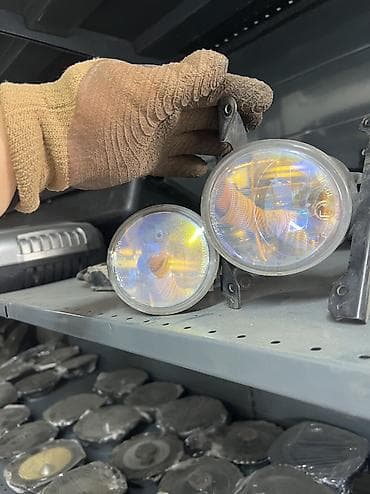 лампа визажиста: Правая противотуманная фара Honda 2005 г., Б/у, Оригинал, Япония — 1