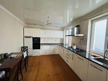 срочно продам дом новопокровка бишкек: 250 м², 8 бөлмө, Унаа токтотуучу жай — 4
