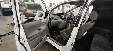 platz vitz: Toyota Voxy: 2003 г., 2 л, Автомат, Бензин, Минивэн — 8