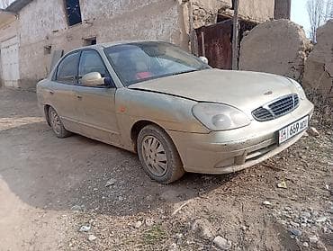 бишкек мотоцикл: Седан компакт-класса, 4 двери, золотистый/бежевый цвет кузова — 2