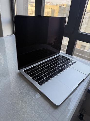 microsof surface: Ноутбук, Apple, 8 ГБ ОЗУ, Apple M3, 13.3 ", Б/у, Для несложных задач, память SSD — 2