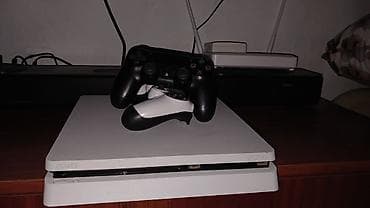 цена плейстейшен 1: Игровая консоль Sony PlayStation 4 Slim (белая) с двумя беспроводными — 3