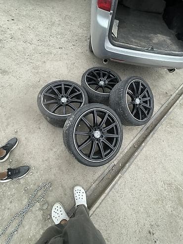 Колеса в сборе 235 / 35 / R 19, Комплект, Легковые, Литые, отверстий - 5