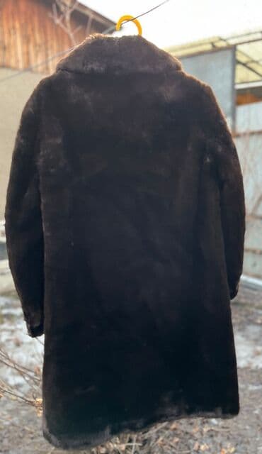 думал: Продаю искусственные шубы серая подростковая, черного и шоколадного — 3