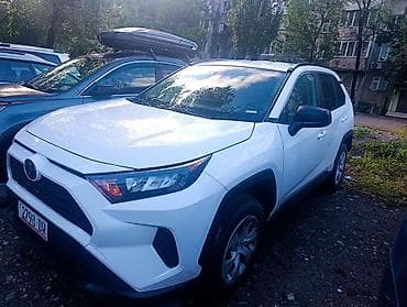 Toyota RAV4: 2019 г., Кроссовер