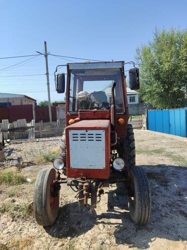 Тракторы Lovol: Трактор рыжего цвета, предназначенный для выполнения различных — 2