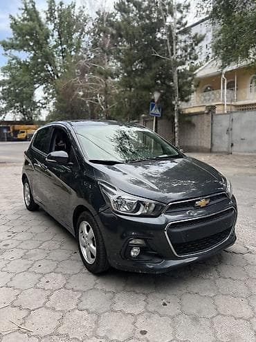 Chevrolet Spark: 2017 г., 1 л, Вариатор, Бензин, Хэтчбэк