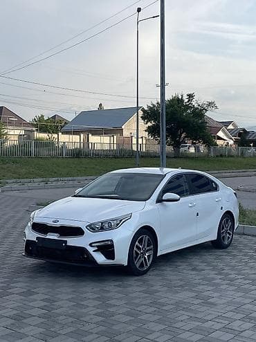 deepal so7: Kia K3: 2019 г., 1.6 л, Бензин, Хэтчбэк — 1
