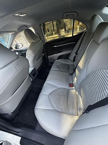 chrysler 300c: Toyota Camry: 2020 г., 2.5 л, Вариатор, Гибрид, Седан — 8