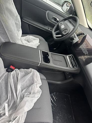 понарамный люк: Электромобиль Q05, кроссовер, белый цвет кузова. Кузов и внешний вид — 2