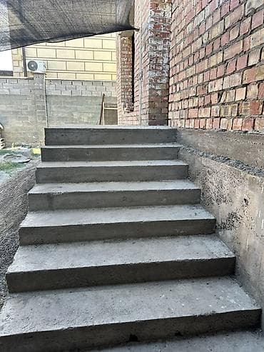 кызыл кия участка: Продается 2х этажный дом. С подвалом, недостроенный. Первый этаж — 4