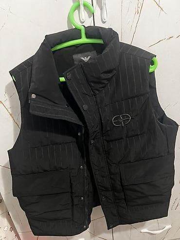 Утеплённый мужской жилет Emporio Armani, чёрный. Бир-эки жолу гана