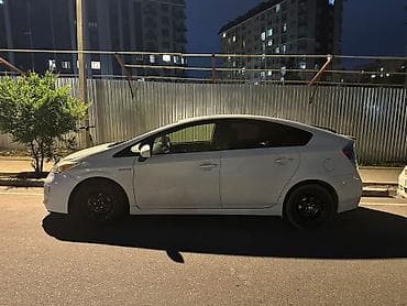 chery tiggo: Toyota Prius: 2014 г., 1.8 л, Вариатор, Гибрид, Хэтчбэк — 2