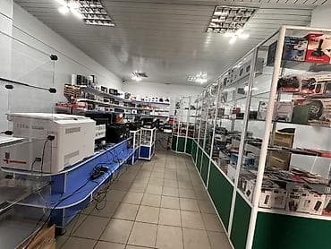 Коммерциялык мүлк: Продается коммерческое помещение в центре города Каракол. 40 кв — 3