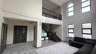 юг: 🏡 Продаю частный 2х этажный дом! 📌 г. Бишкек, ул. Улан Эгизбаев, 29 📍 — 1
