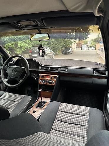 Mercedes-Benz W124: 1993 г., 2.2 л, Механика, Бензин, Седан — 5