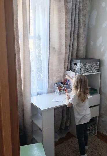 Письменный/компьютерный стол с боковым стеллажом - Компактный угловой