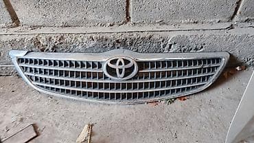 Автозапчасти: Решетка радиатора Toyota 2003 г., Б/у, Оригинал — 1