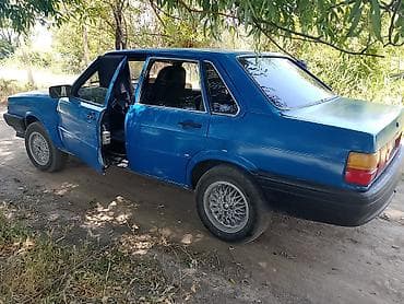 Audi 100: 1980 г., Седан