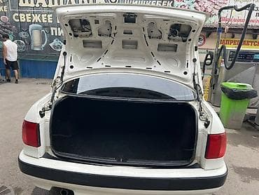 аудио касета: Audi 80: 1992 г., 2 л, Механика, Бензин, Седан — 5