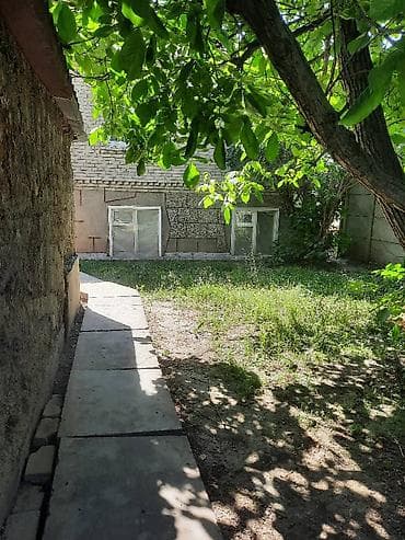 дома киргизия 1: 📍 ж/м Киргизия 1 🔘3-комнатный 🔘Этажи 2 🔘90² Продается дом с — 4
