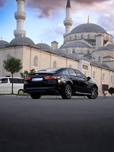 82 2: Toyota Camry: 2023 г., 2.5 л, Автомат, Гибрид, Седан — 4