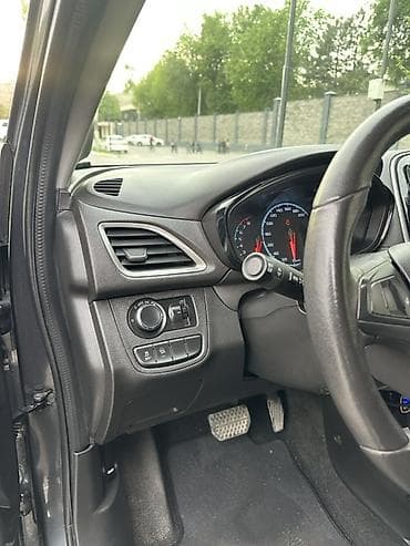 Chevrolet Spark: 2020 г., 1 л, Вариатор, Бензин, Хэтчбэк — 6