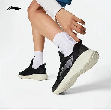 Босоножки, сандалии, шлепанцы: Мужские беговые кроссовки Li-Ning (черные с контрастной светлой — 5