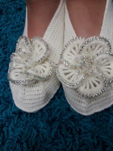 срочно продаю в связи с переездом: Домашние тапочки, 38, Новый, цвет - Белый — 2