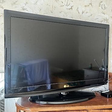 lcd: Телевизор LG с плоским экраном, диагональ ориентировочно 40–42 дюйма — 1