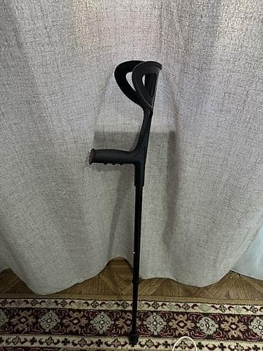 Медицинская мебель: Пара подмышечных костылей + один локтевой костыль - Подмышечные — 2