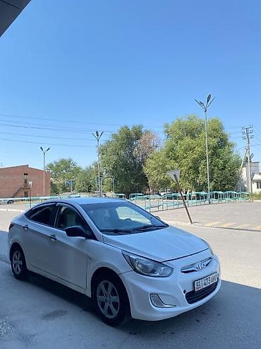 suzuki swift: Hyundai Solaris: 2013 г., 1.6 л, Механика, Газ, Седан — 5
