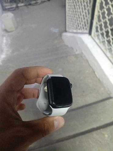 SE 2 Смарт-часы с сенсорным экраном и силиконовым ремешком