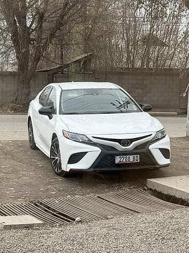 ls 300: Toyota Camry: 2019 г., Седан — 5