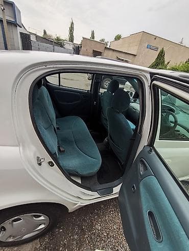 Toyota Vitz: 2000 г., 1 л, Автомат, Бензин, Хетчбек — 10