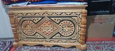 письменный стол с полками сверху: Резной деревянный сундук/лава с крышкой - Материал: массив дерева — 4