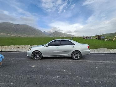 Транспорт: Toyota Camry: 2005 г., Седан — 1