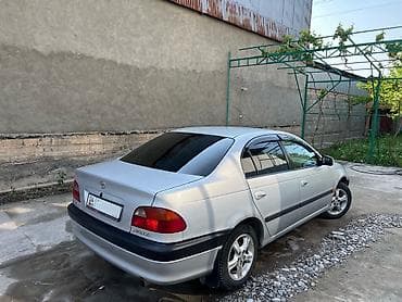 q 7: Toyota Avensis — 3