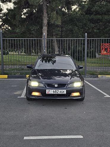 пользовались: Honda Accord: 1999 г., 1.8 л, Автомат, Бензин, Седан — 1