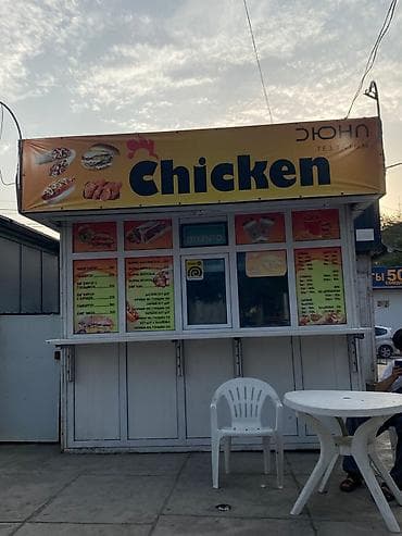 Фастфуд-киоск Chicken Меню на витрине: - Шаурма (классическая — 5