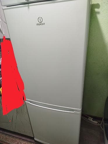 mini refrigerator: Холодильник Indesit, Двухкамерный — 3